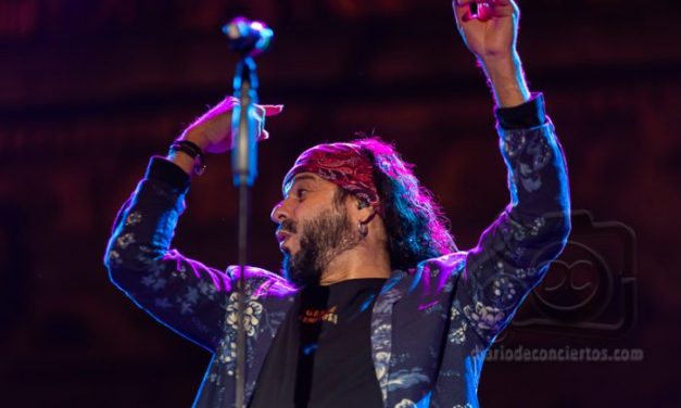 LA PLAZA MAYOR SE LLENA DE ABRAZOS EN EL CONCIERTO DE EL ARREBATO