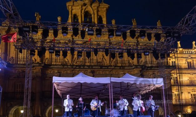 LA LLUVIA NO IMPIDE EL CONCIERTO DE THE VELVET CANDLES EN SALAMANCA
