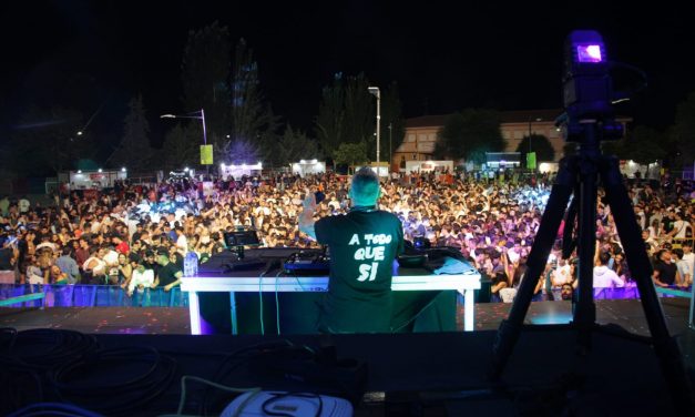 El Reggaeton Urban Fest llena de jóvenes la plaza Tierno Galvan de Santa Marta