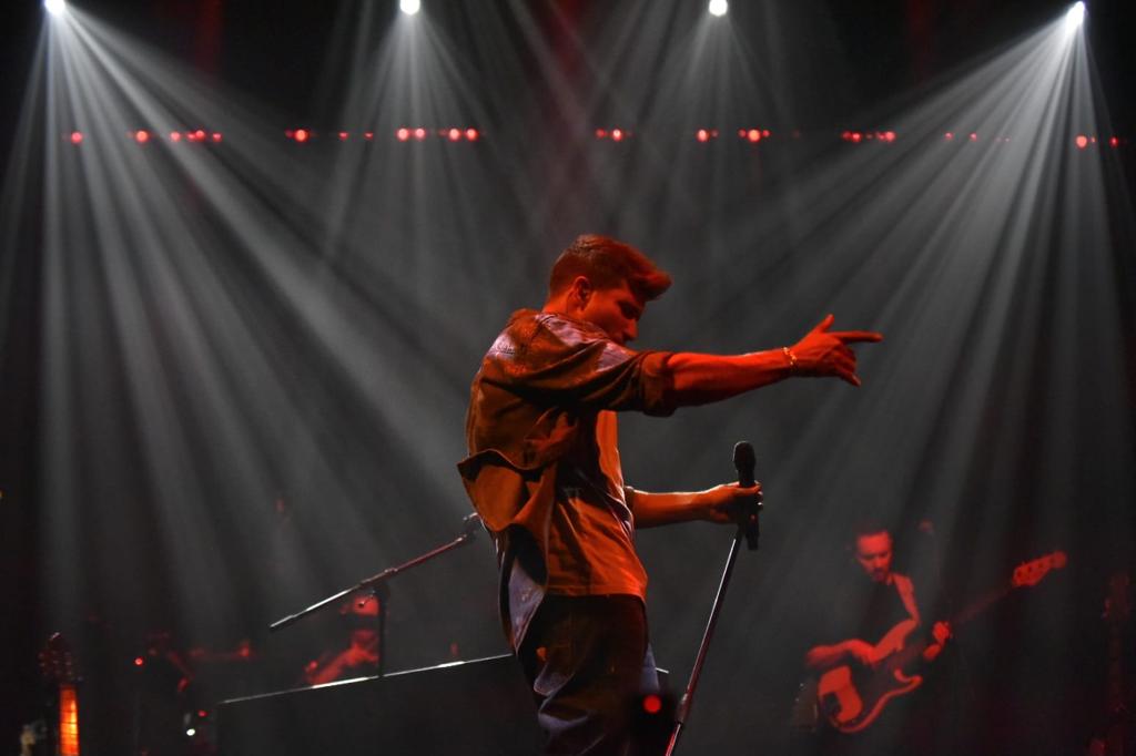 PABLO ALBORAN inunda con su voz el Polideportivo Pisuerga