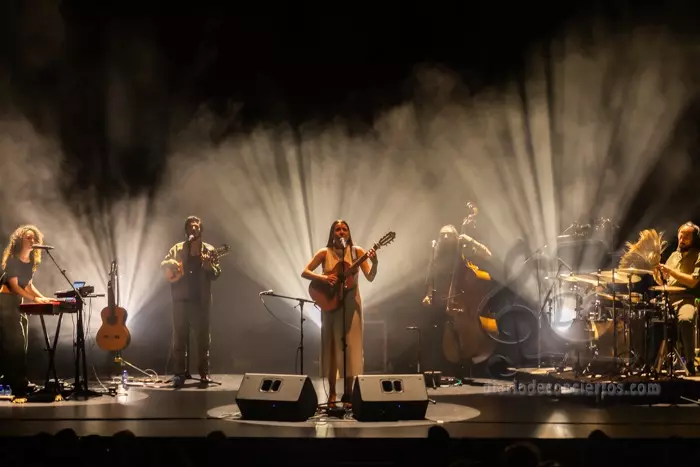 La artista canaria Valeria Castro hace «sold out» en el Teatro Liceo de Salamanca