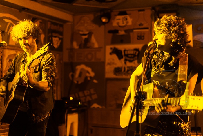 VICKY GASTELO PRESENTÓ SU GIRA CAPRICHO EN SALAMANCA