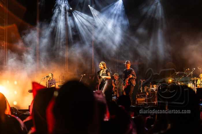 LODVG PONE A CANTAR AL PUBLICO DEL CONEXION ANTE UNA TROMBA DE AGUA DESCOMUNAL