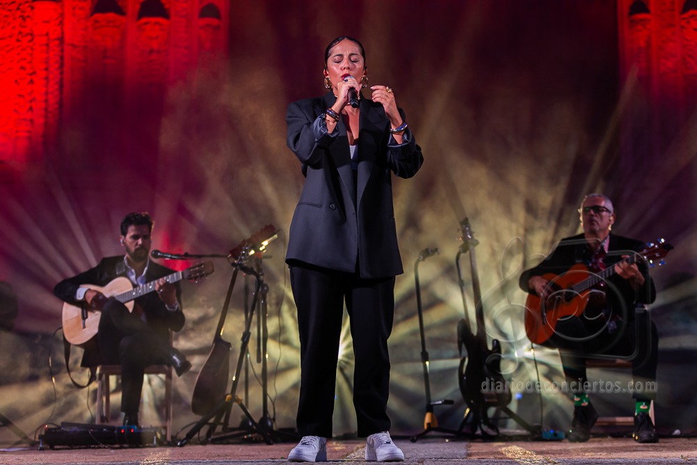 SARA CORREIA CON «LIBERDADE» LLENA DE FADO EL PATIO CHICO