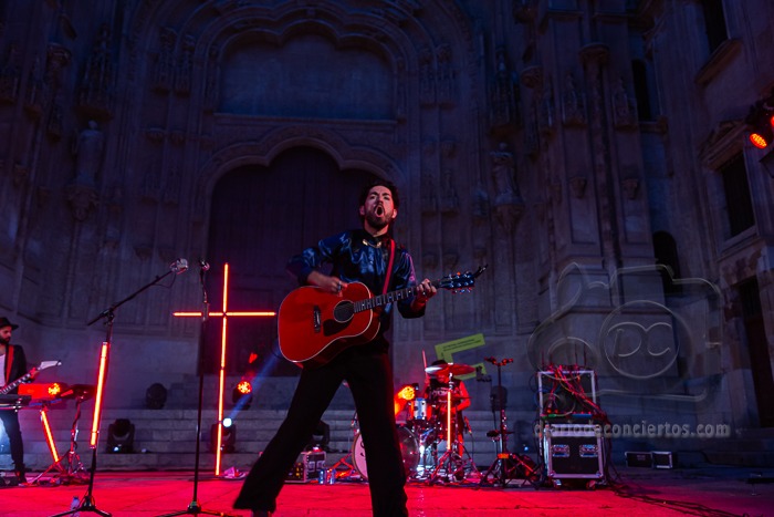 SILOE CONQUISTA UN ABARROTADO PATIO CHICO