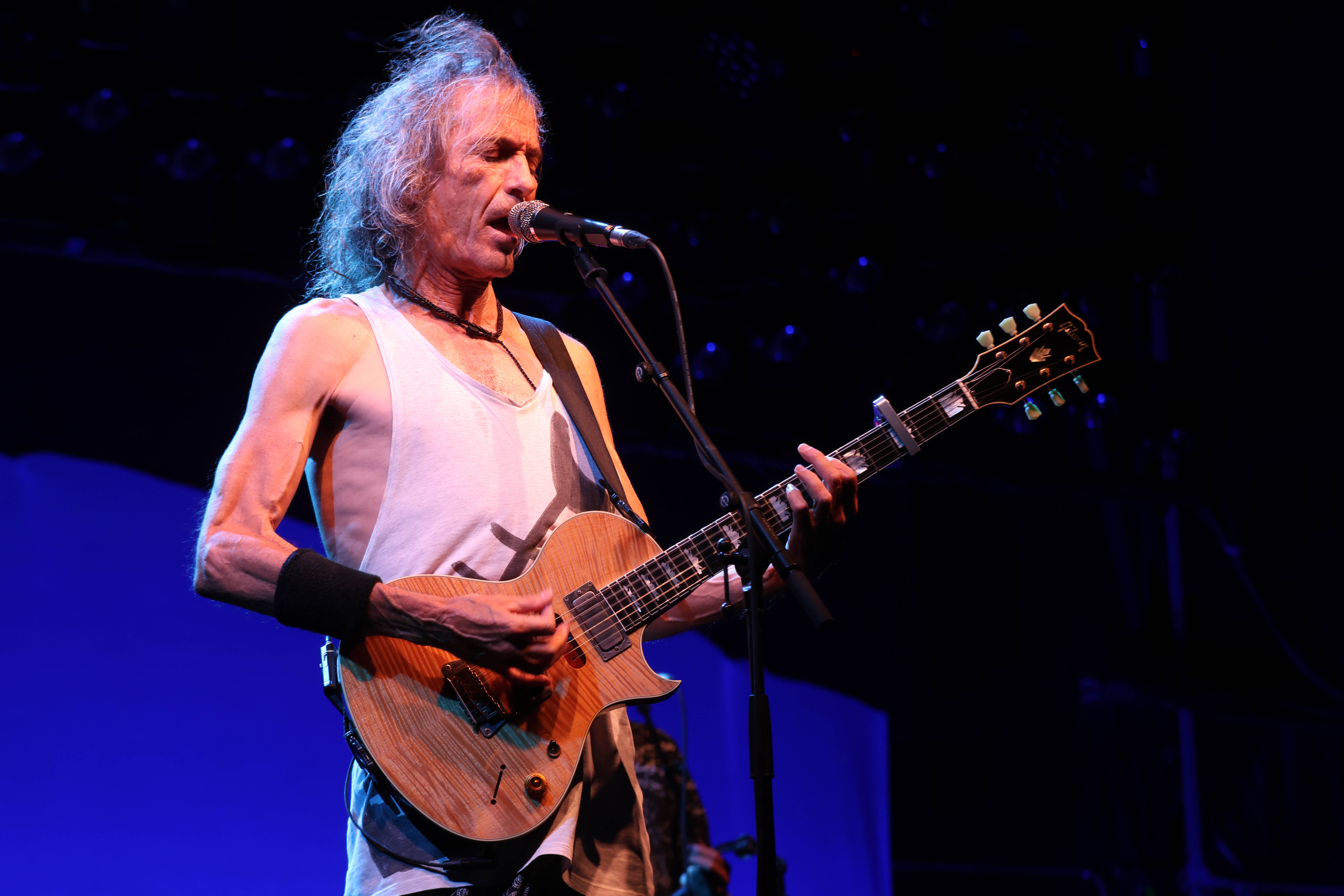 9000 PERSONAS APLAUDEN LAS LETRAS DE ROBE EN ALMENDRALEJO