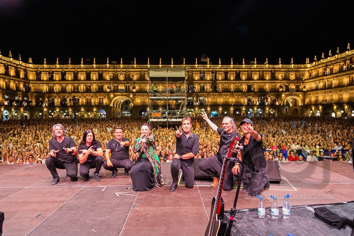 CAMELA ABARROTA LA PLAZA MAYOR DE SALAMANCA