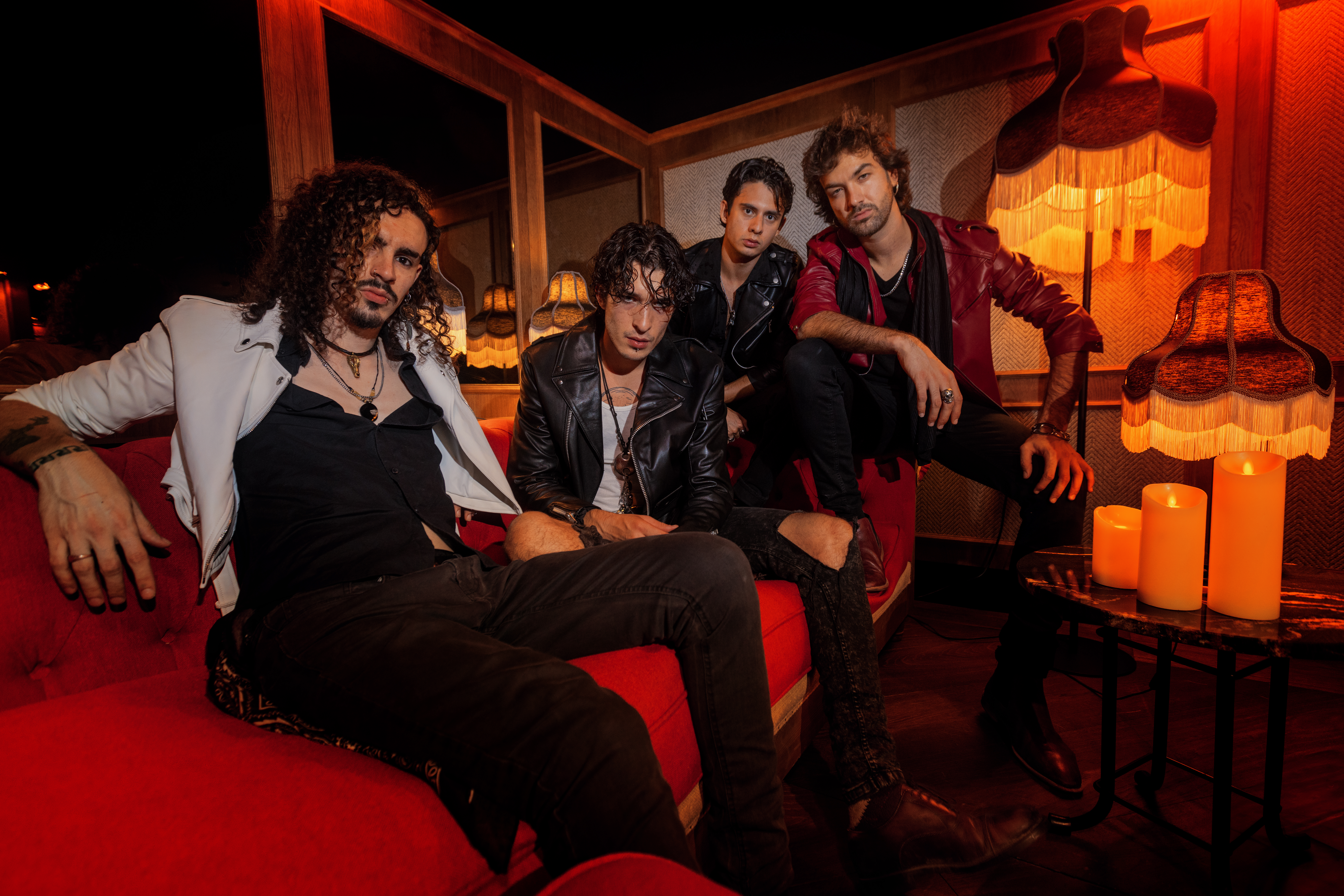  Ultraligera lanza dos historias de cine en forma de canción; «Matanza en el Hotel» y «El Pueblo»