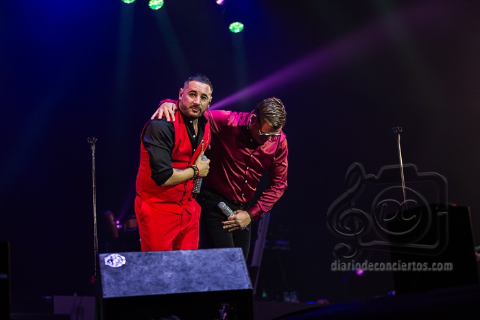 ANDY Y LUCAS  SE DESPIDEN DE SALAMANCA CON SUS ULTIMOS ACORDES 