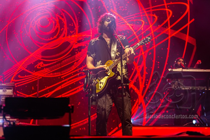 MIKEL IZAL LLEVA AL PARAISO AL PUBLICO SALMANTINO