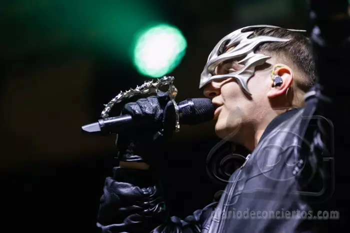 Descubre la historia, trayectoria y canciones de Recycled J (Jorge Escorial). Un repaso completo por la discografía, grandes éxitos y el legado del artista pionero en fusionar el pop electrónico y la música urbana en España.