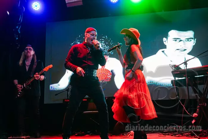 Ficha técnica e historia de Amistades Peligrosas. Conoce la trayectoria del mítico dúo de Cristina del Valle y Alberto Comesaña, sus canciones y conciertos.