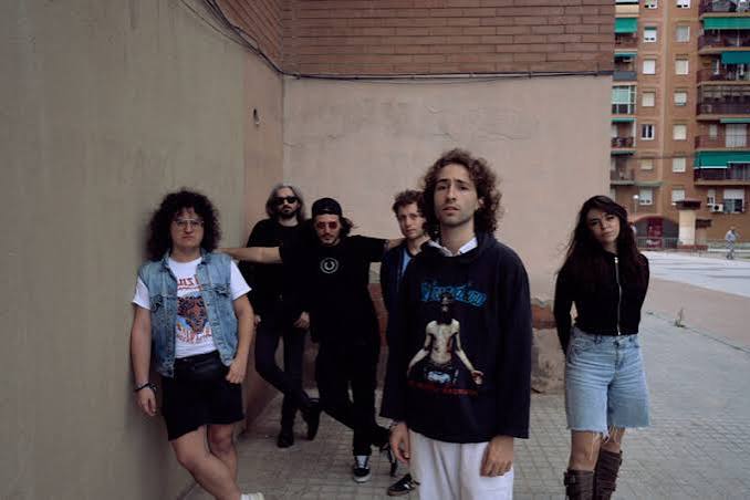 Descubre la biografía, trayectoria y canciones de Alcalá Norte, la banda madrileña referente del post-punk, el rock alternativo y el revival de los 80 en España.