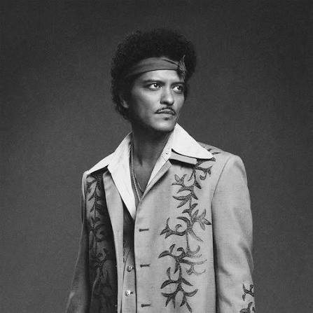 Descubre la historia, trayectoria, canciones y legado de Bruno Mars, el gran divo del pop funk, el r&b contemporáneo y el duende de Hawái en el mundo.