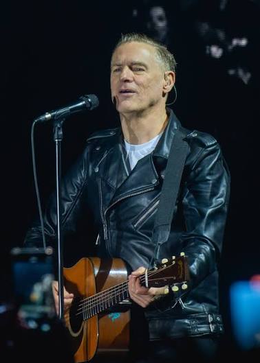 Descubre la biografía, trayectoria y canciones de Bryan Adams, el legendario cantautor canadiense e icono mundial del rock melódico y las baladas románticas.