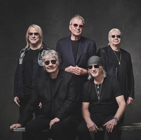 Descubre la biografía, trayectoria y canciones de Deep Purple, la legendaria banda británica pionera del hard rock y el heavy metal a nivel mundial.