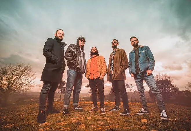Ficha completa e historia de Desakato. Conoce la trayectoria de la banda asturiana de punk-rock, sus integrantes, discos clave y mejores canciones.
