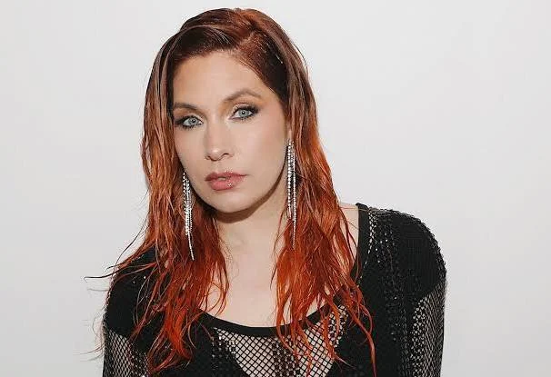 Descubre la historia, trayectoria, canciones y legado de Leire Martínez, la gran diva del pop sinfónico, el pop-rock puro y el duende donostiarra en España.