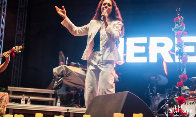 Nereida Sanchón en la Plaza Mayor de Salamanca 2026 rinde a su tierra