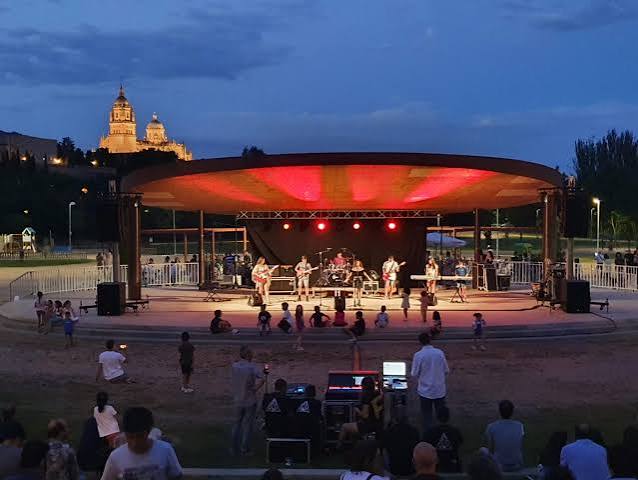 Descubre el Parque Elio Antonio de Nebrija en Salamanca: aforo, ubicación, cómo llegar en autobús o a pie y su programación de conciertos.
