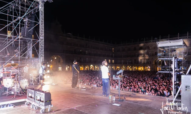 Sanguijuelas del Guadiana conquistan la Plaza Mayor de Salamanca en un concierto histórico