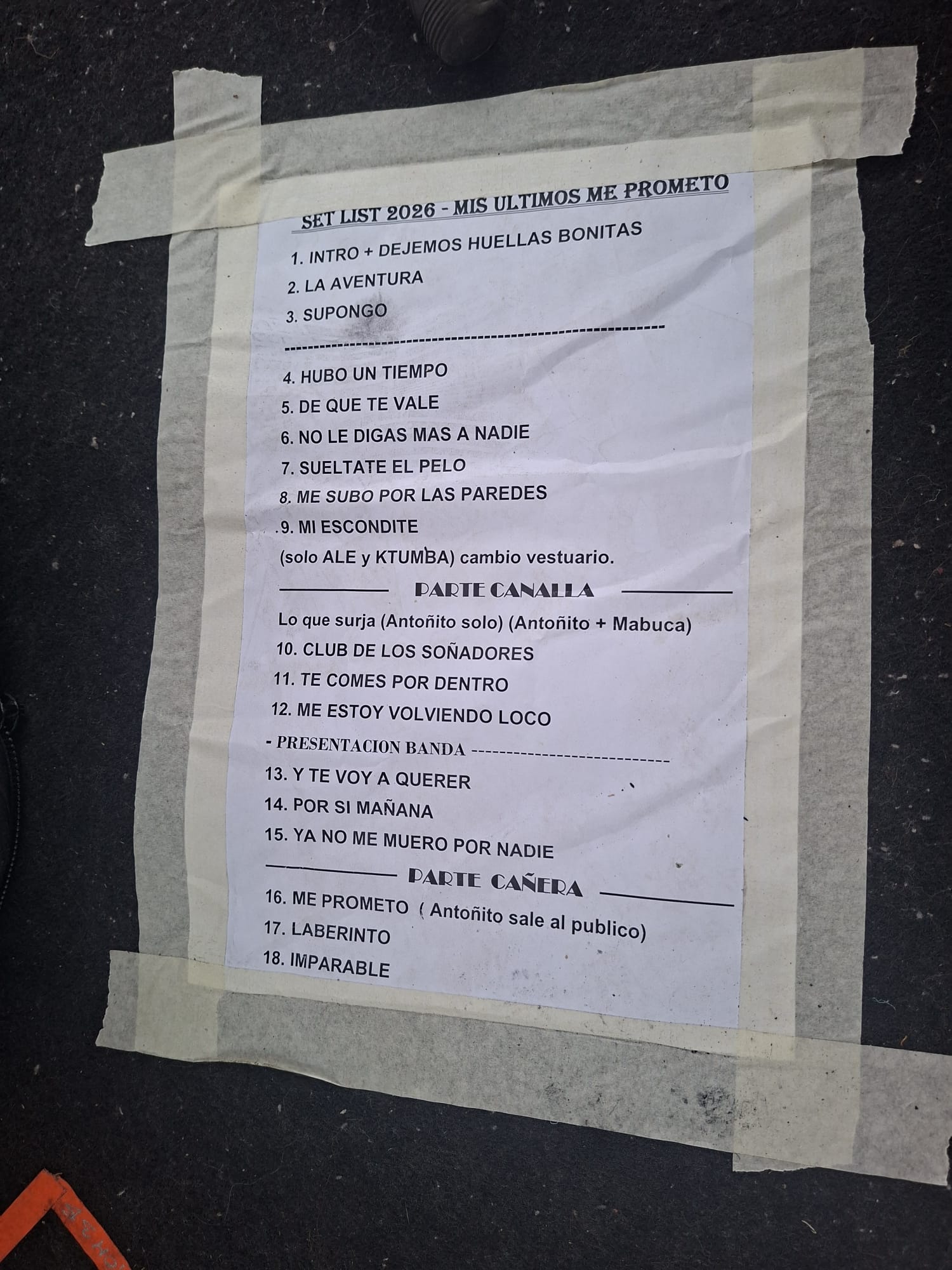 Fotografía del setlist oficial en papel del concierto de Antoñito Molina en Salamanca, titulado Mis últimos Me Prometo.