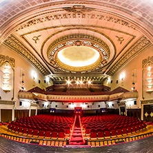 Consulta la ficha técnica completa del Teatro Carrión de Valladolid. Información detallada de su aforo dual (con y sin butacas), historia, dirección céntrica e infraestructura técnica para eventos