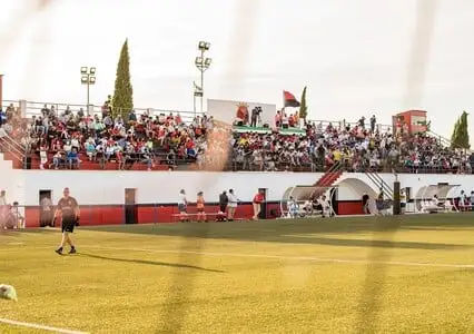Descubre el Estadio Municipal Emilio Macarro en Montijo (Badajoz) como recinto de grandes conciertos: capacidad de aforo, cómo llegar y venta de entradas.